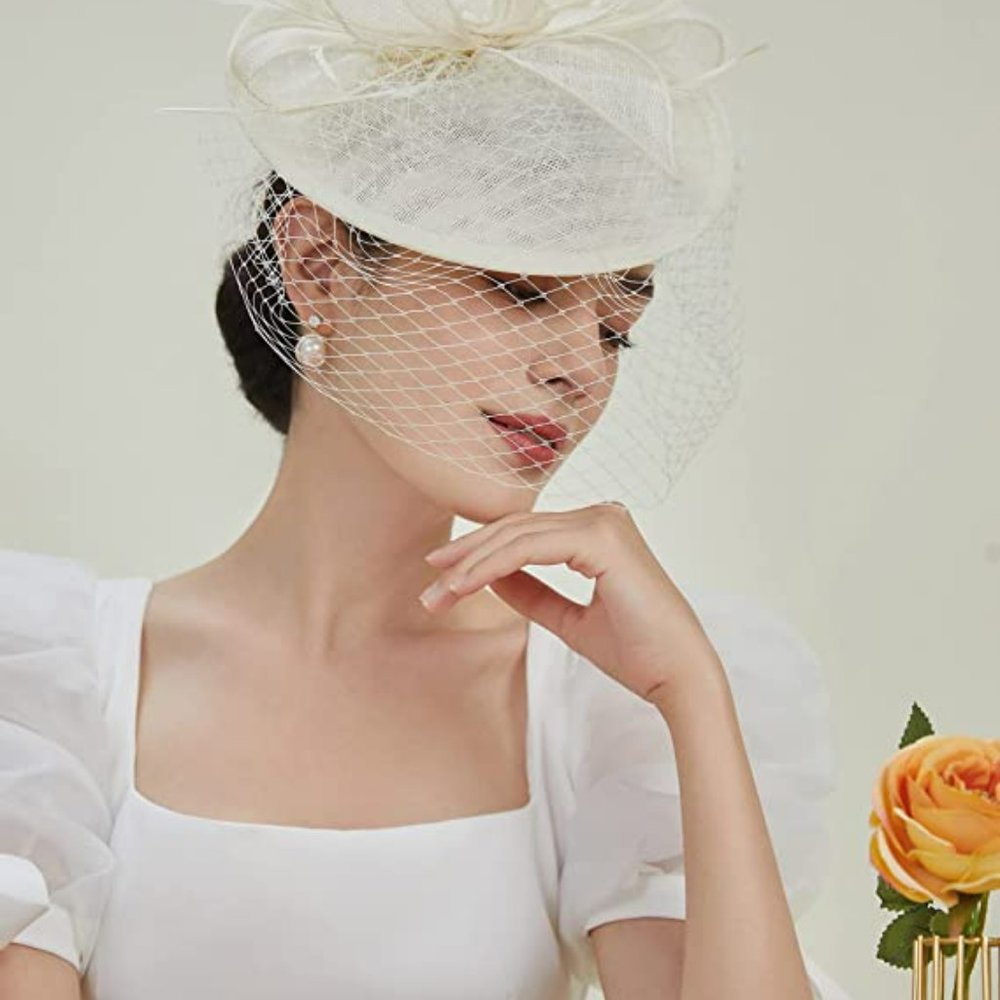 Fascinator - Hat with Veil - Ivory
